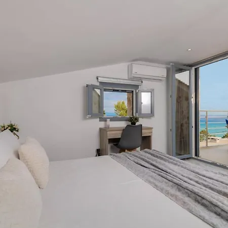 Delphini By * 阿里克斯